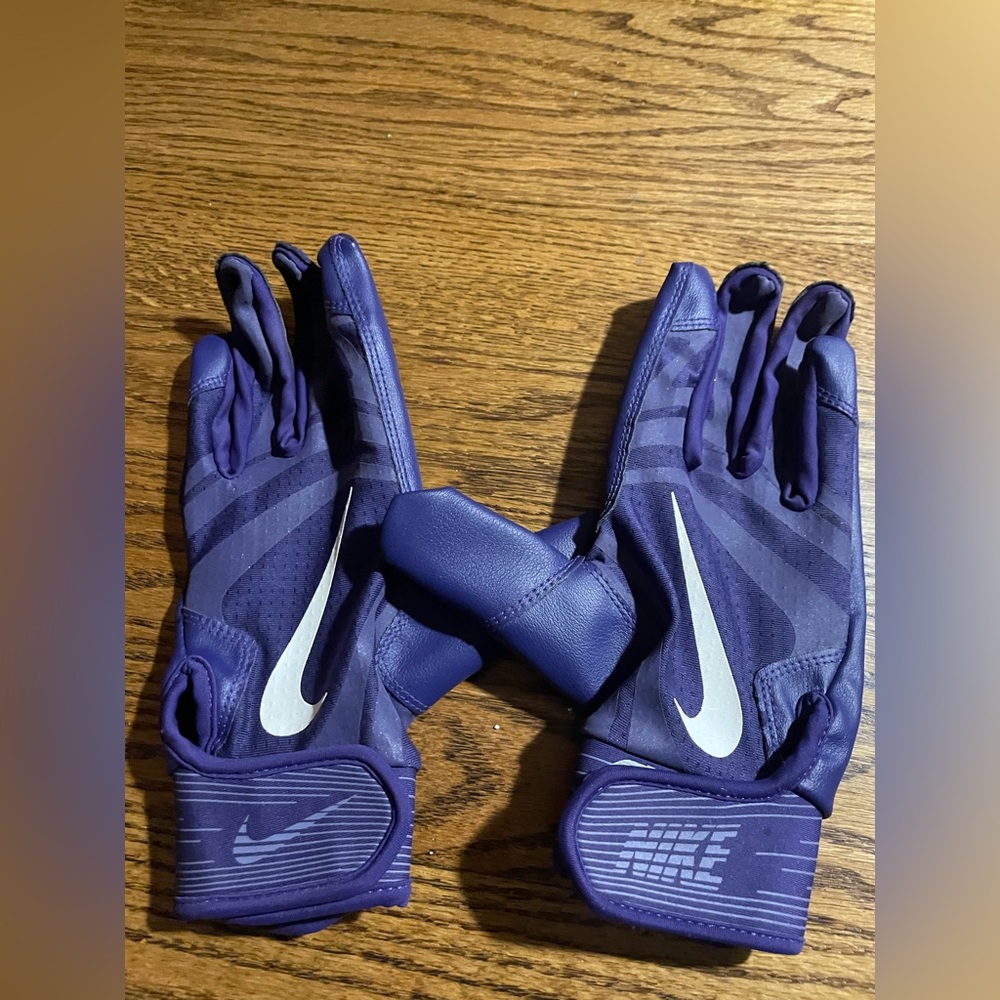 Nike Purple Sports Gloves- small/never worn